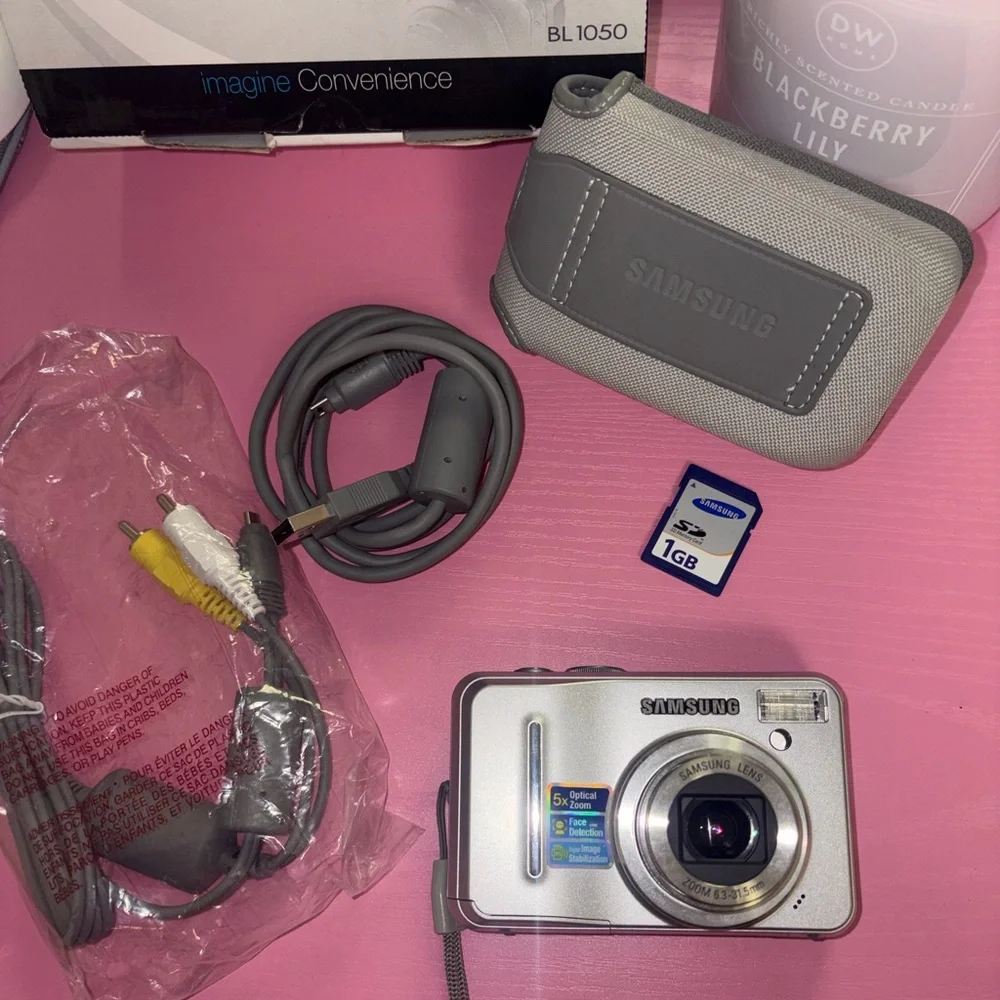 Samsung BL1050 Camera with Accessories